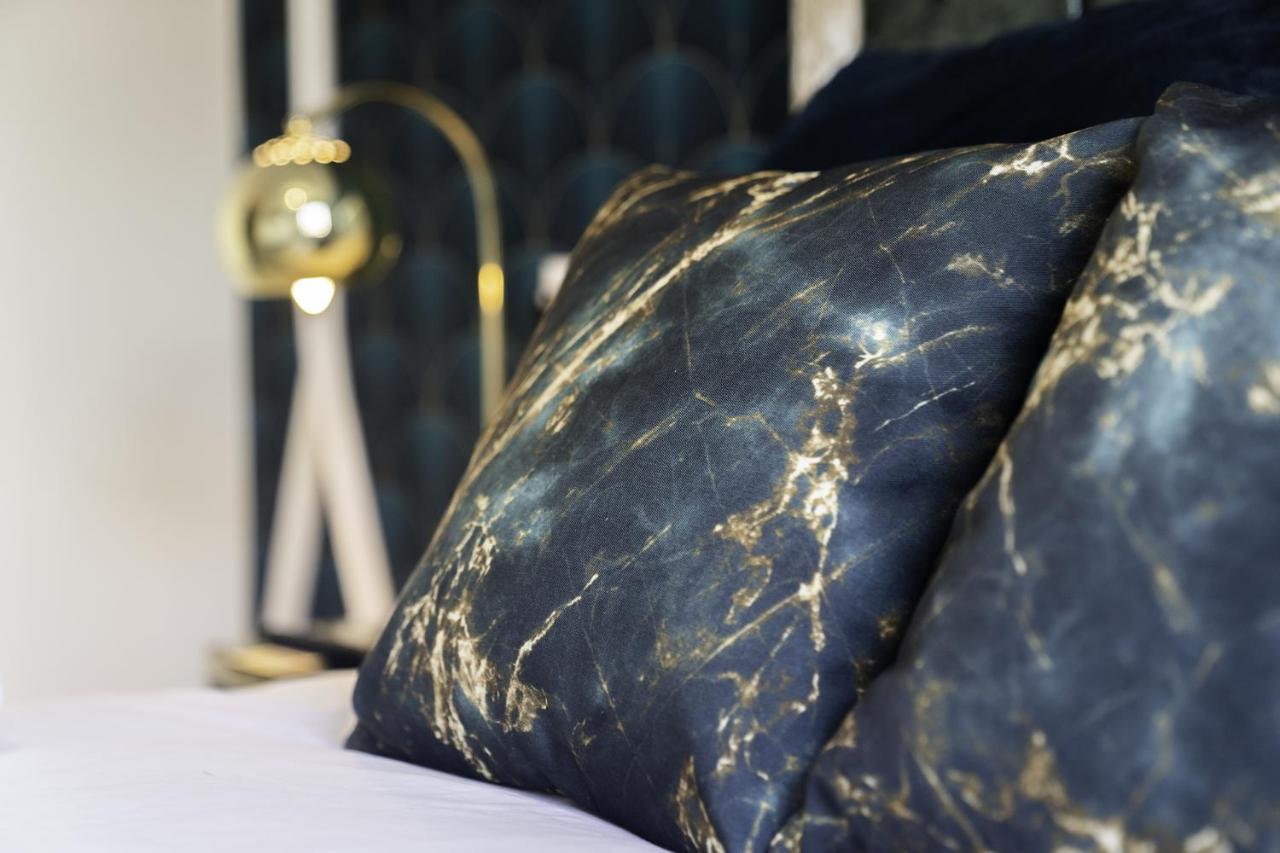 Maevela Apartments - Ultra Lavish Luxury 2 Bed Apartment City Centre - With Balcony - Free Secure Parking - Ps4 & Smart Tv'S Birmingham Zewnętrze zdjęcie